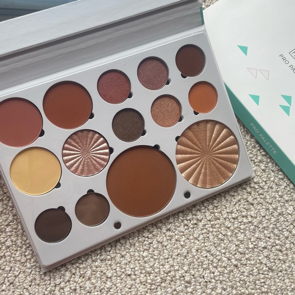 NEW - OFRA Cosmetics Eyeshadow, Bronzer & Highlighter Palette (Boho) - Picture 1 of 5